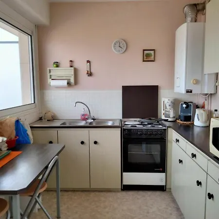 Apartment Type 2 Avec Balcon Et Parking - - Fr-1-331-216