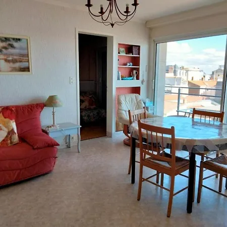 Apartment Type 2 Avec Balcon Et Parking - - Fr-1-331-216 *